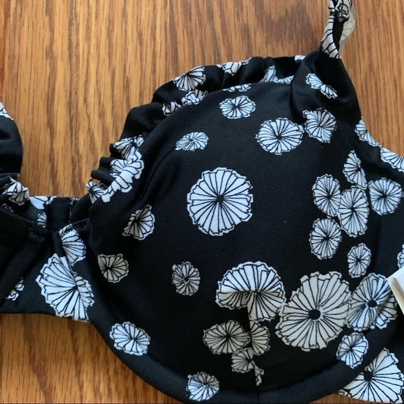 RAISINS Large ( Junior) Black White Floral Splash Las Flores Swim Bikini Top - Picture 5 of 12
